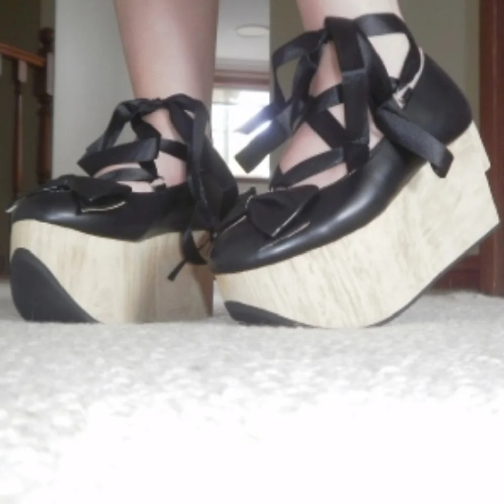 BODYLINE‎ black rocking horse Mary Jane ballet style lace up platform shoe 26/10